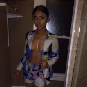 Meet your Posher, Stella